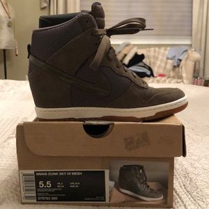 NWT Size 5.5 NEW Women’s Nike Dunks Sky High Mesh